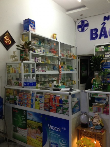 can sang nha thuoc gap