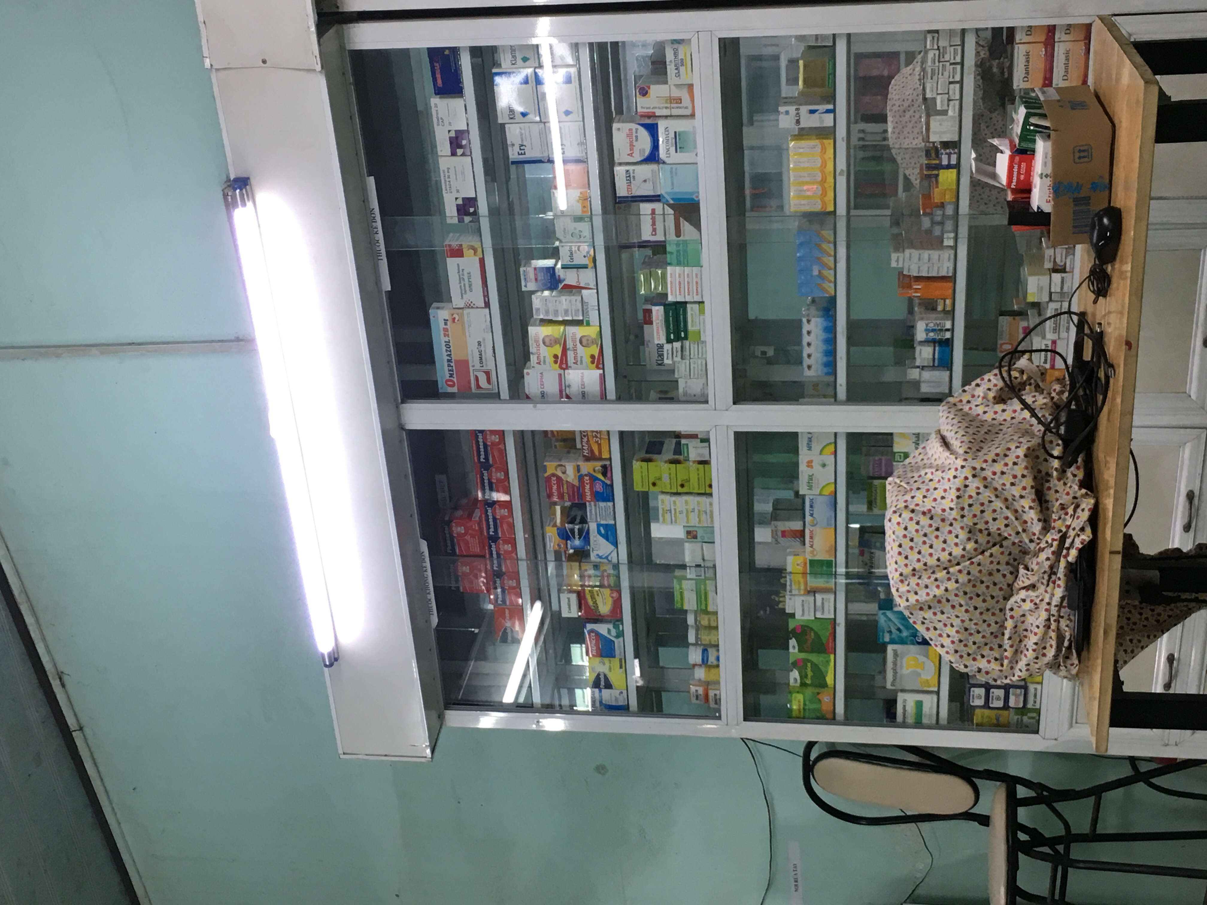 Cần sang nhà thuốc gấp