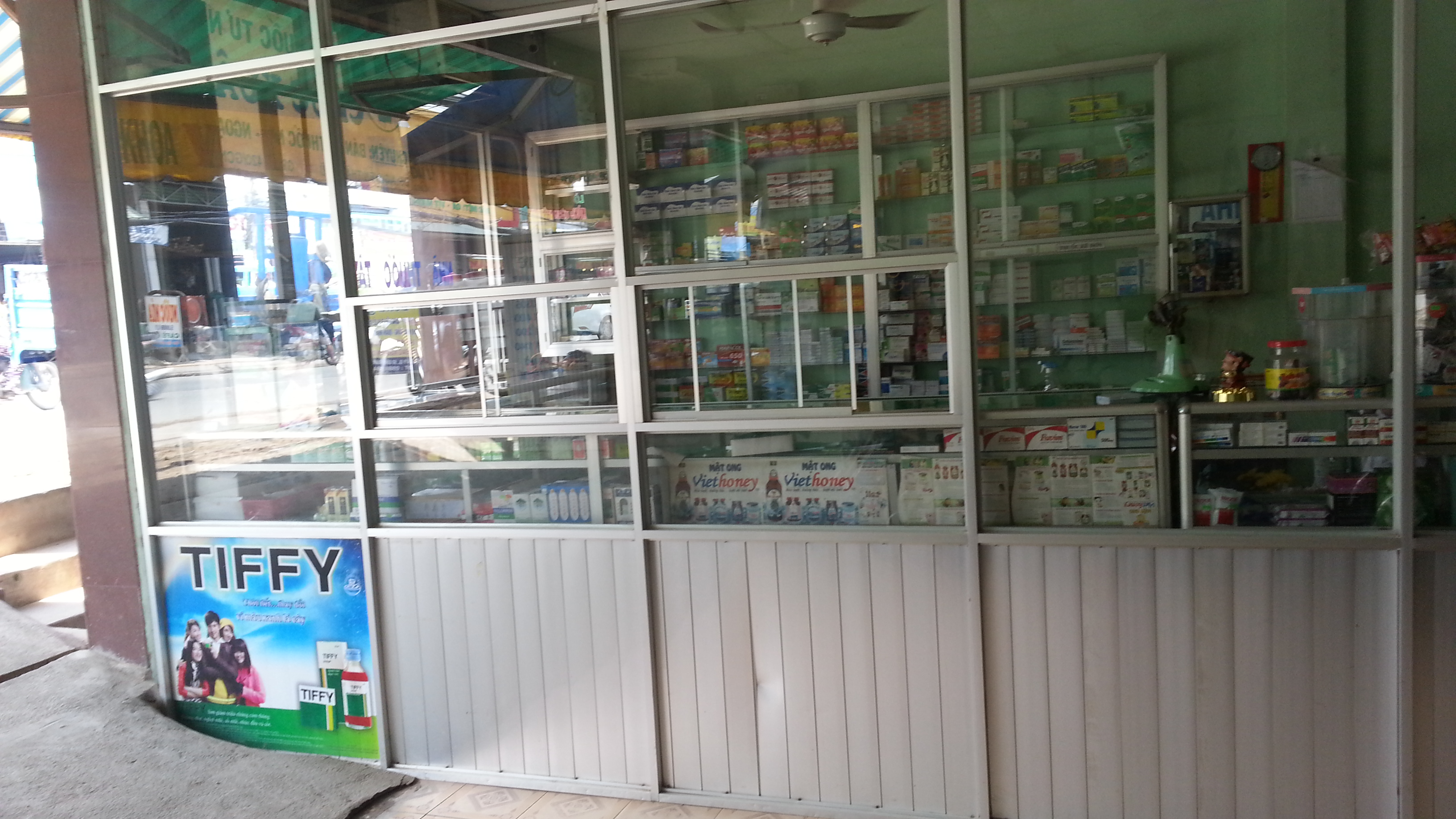 can sang nha thuoc tay, hoac hop tac ban thuoc tay, tai quoc lo 50 ,binh hung, binh chanh