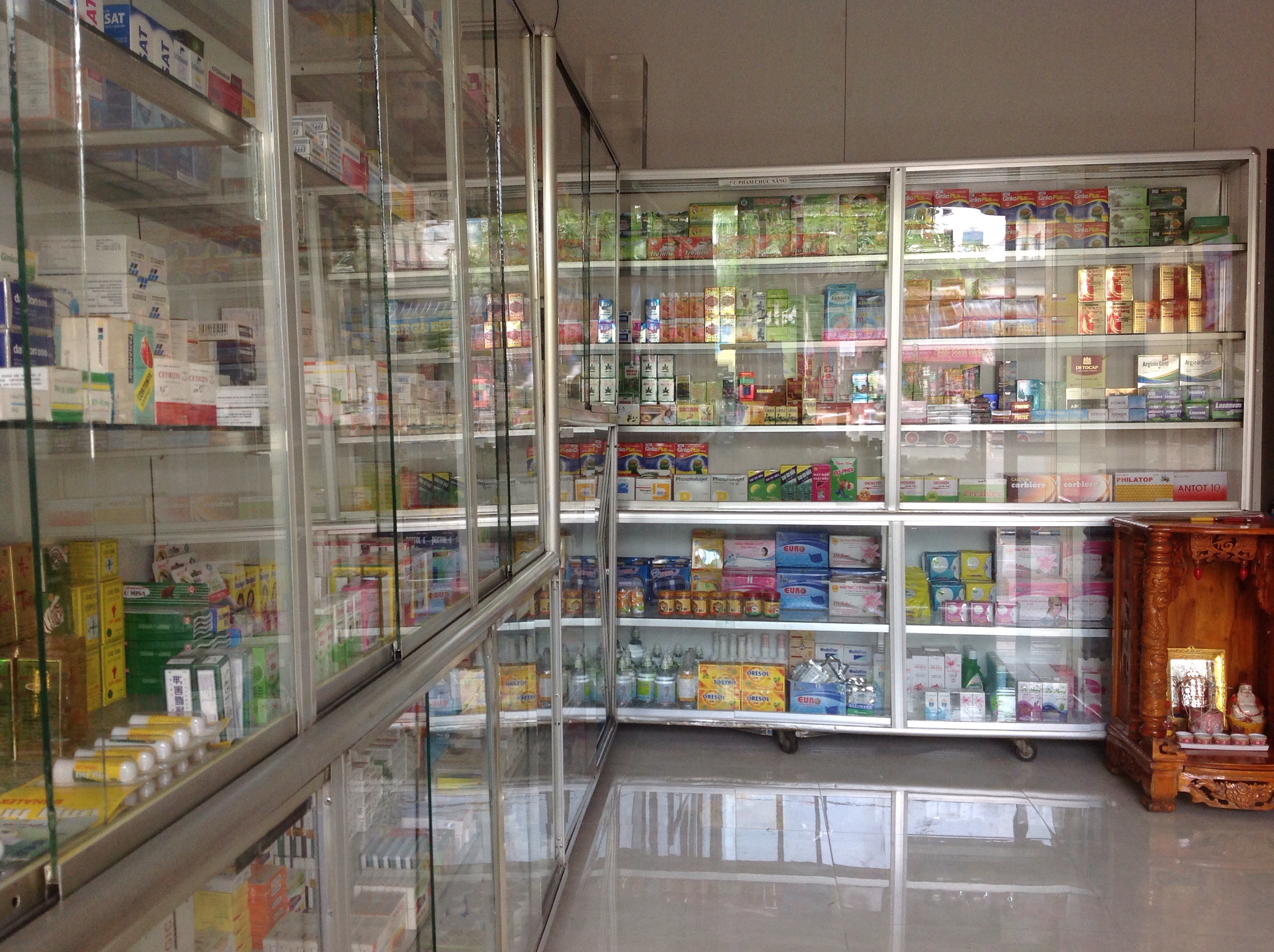 NHÀ THUỐC CẦN TUYỂN NỮ DS BÁN THUỐC TÂY 