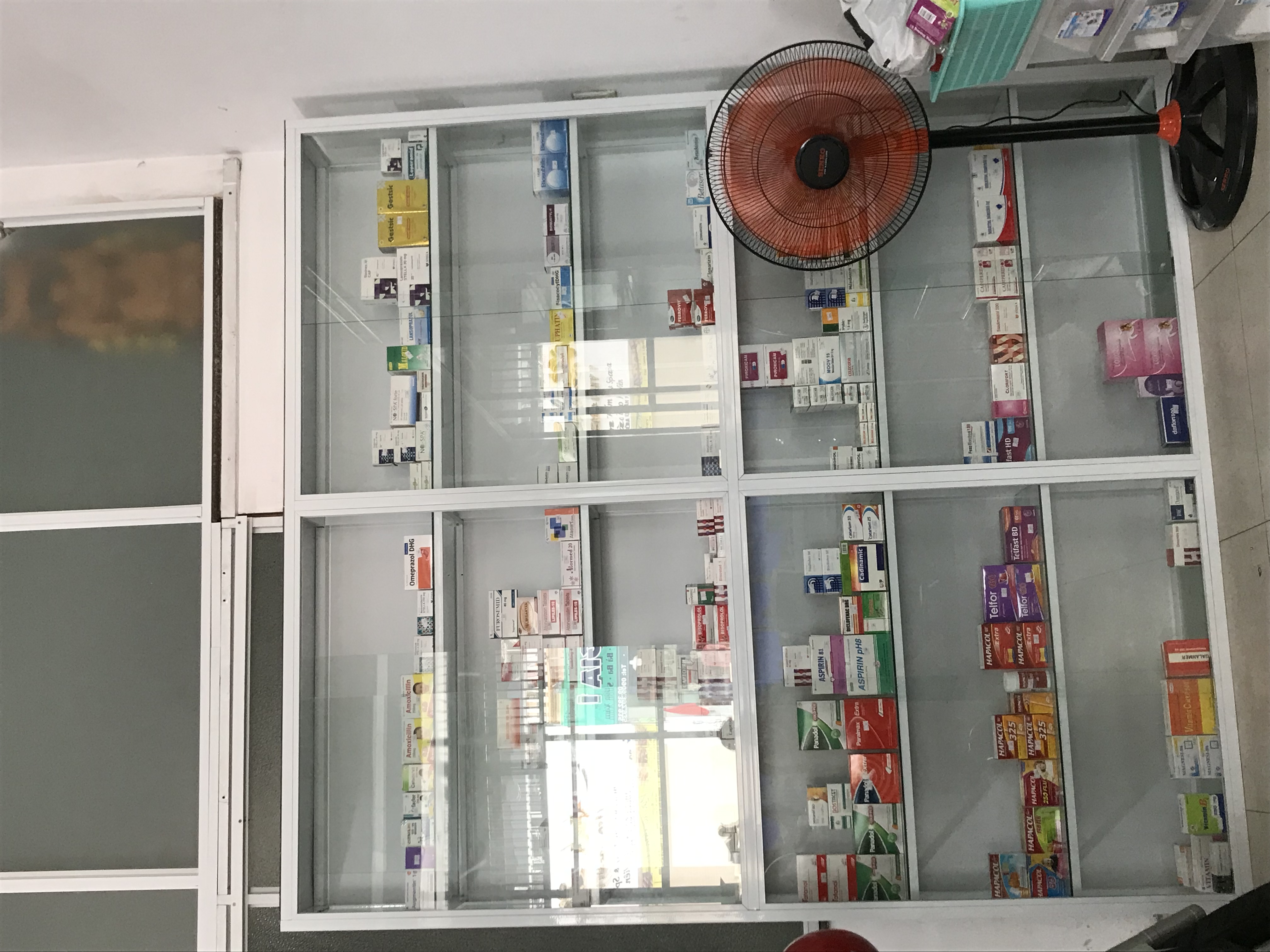 Sang nhà thuốc gấp