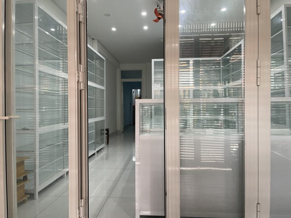 Sang nhà thuốc mặt tiền Hoàng Hoa Thám, Tân Bình
