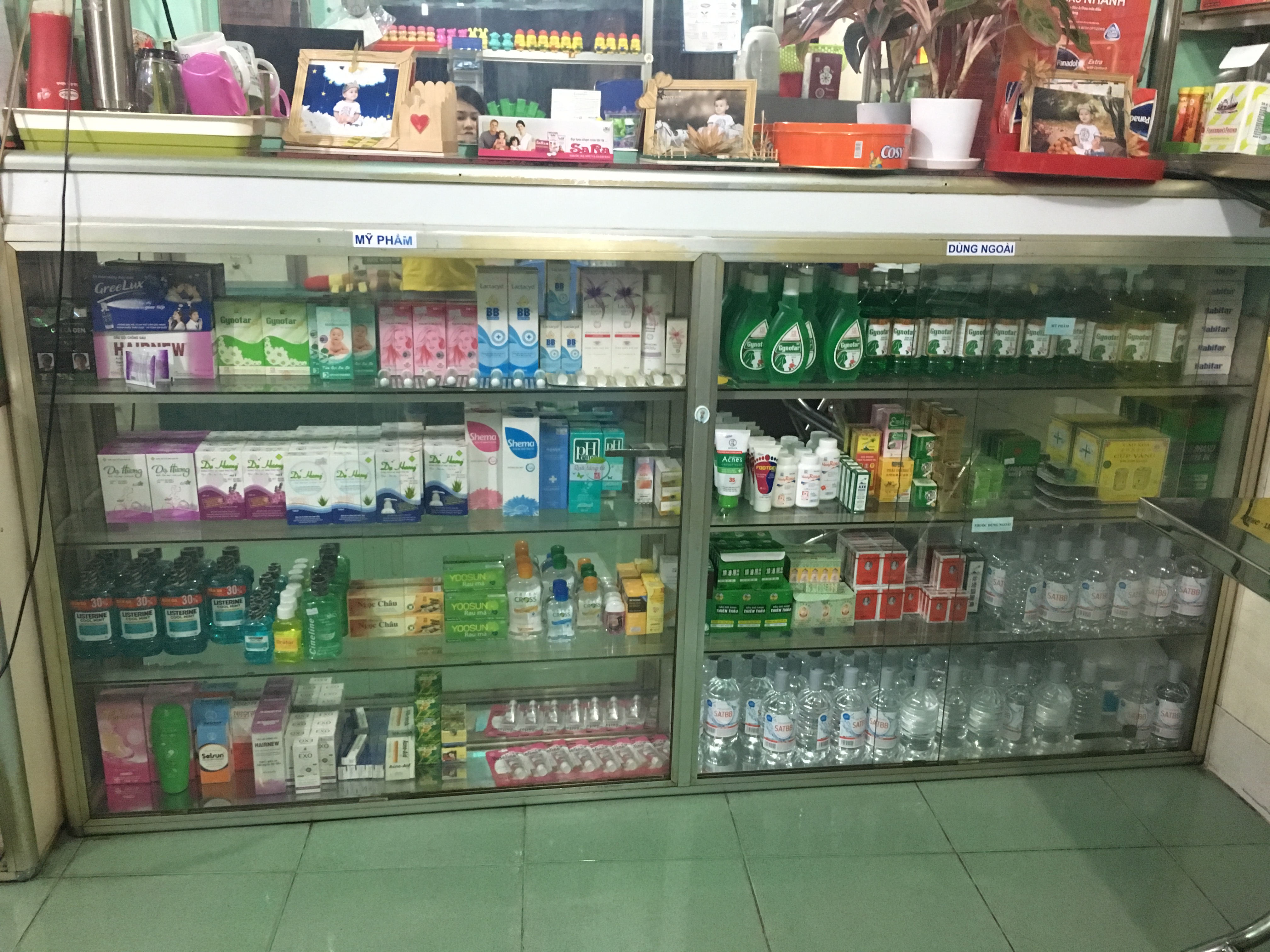 Sang nhà thuốc Tây