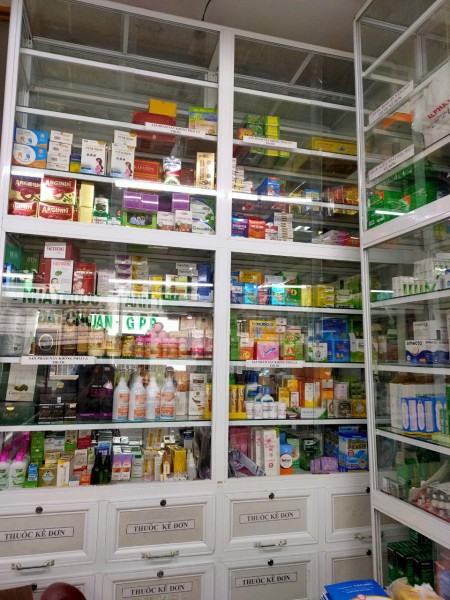 Tuyển nữ nhân viên bán thuốc tây